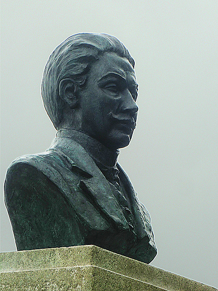 Busto de Pedro Botto Machado da autoria da escultora Maria Jo&atilde;o Saraiva